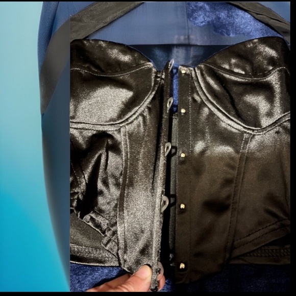 Sexy Black Magnetic Hook & Eye Design Asymmetrical Bustier Corset Crop Camisole - Picture 7 of 17